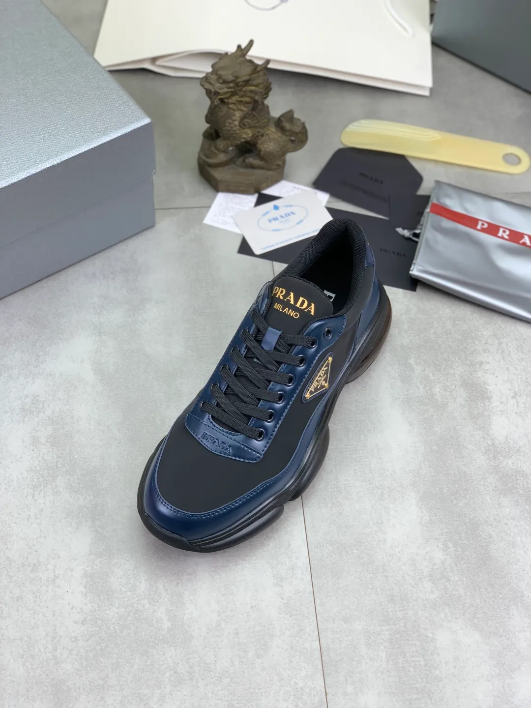 Men's men's shoes 💰P640 💰【New model】Top quality, new popular model on the official website, it will not go out of style for a hundred years, 🆘 The trendy brand (Prada) mainly promotes popular models, avant-garde and versatile fashionable men's shoes, private version molding, cowhide surface splicing 1:1 oil edge processing... fashionable and simple, original imported cowhide interior cowhide feet; the atmosphere and personality are more fashionable, eye-catching and pursuing class. It will subvert old ideas and be a must-have for fashionistas who want to spend time with you! Must keep it! High-end comfort, high-end quality workmanship. Size: 38-45 Various colors available. full package